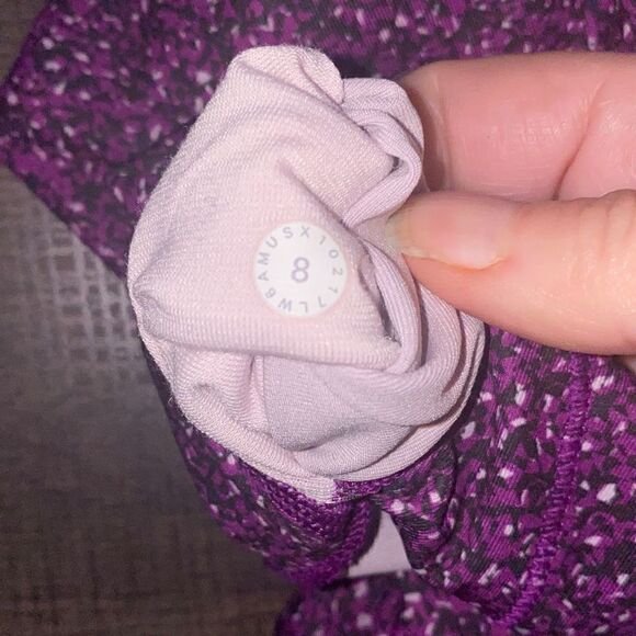 Lululemon galaxy workout capris size 8 - Picture 5 of 8